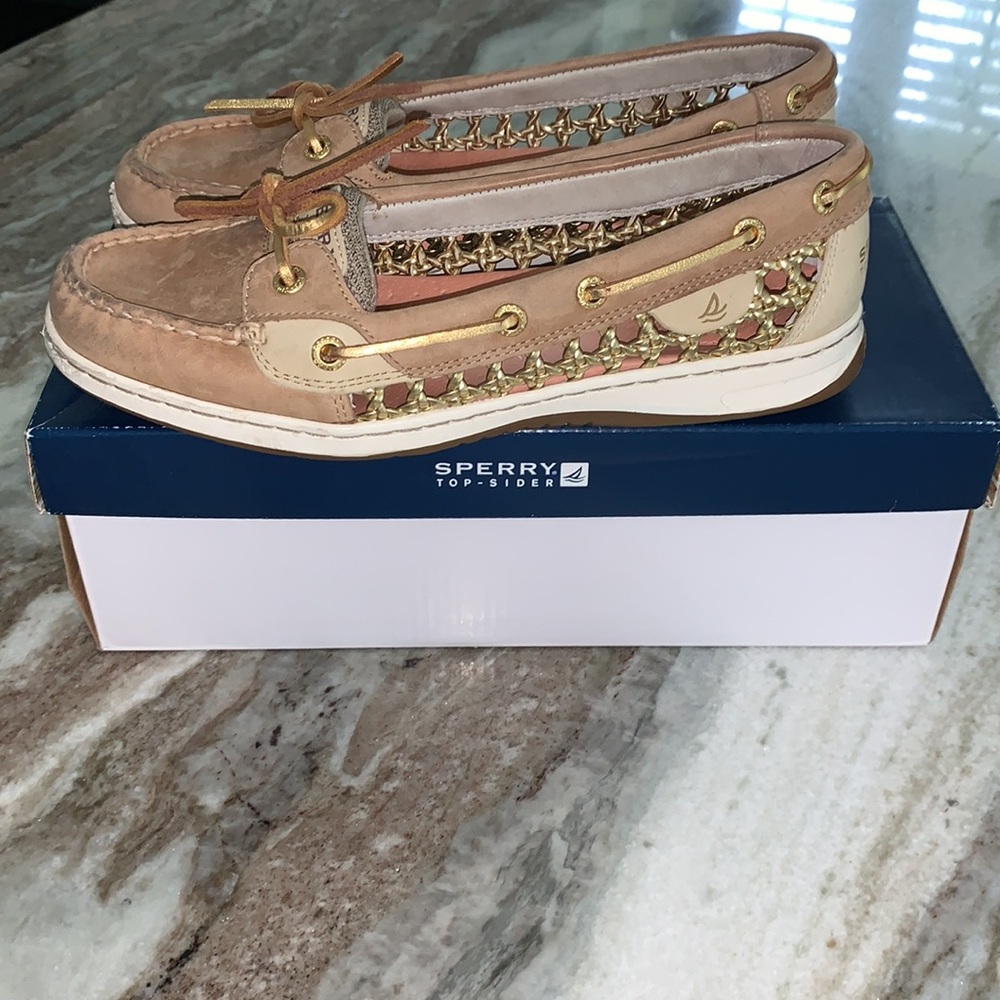 EUC Sperry Top-sider loafer, size 8.5.  Healthy, smoke and pet free home.